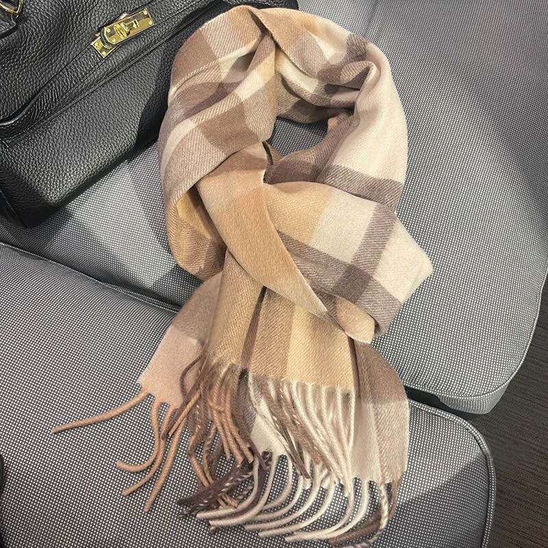 Um cachecol e xale xadrez excl - Travel Accessories To Gift avaliação e preço